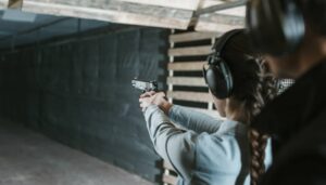 GUN SAFETY CLASSES – THE COMPLETE HANDBOOK TO GUN SAFETY